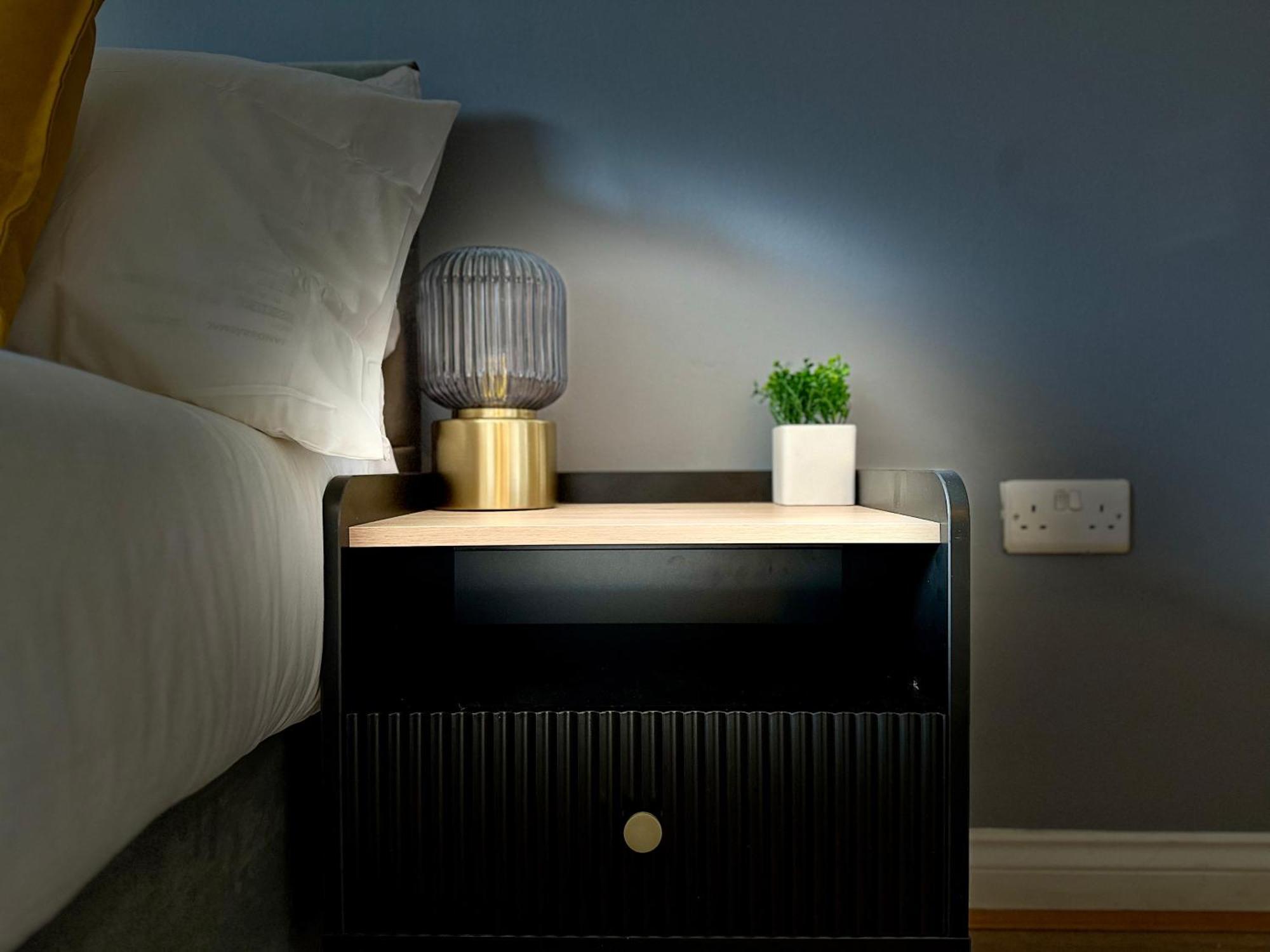 Watford Serviced Apartment, Free Parking, City Centre Exterior photo