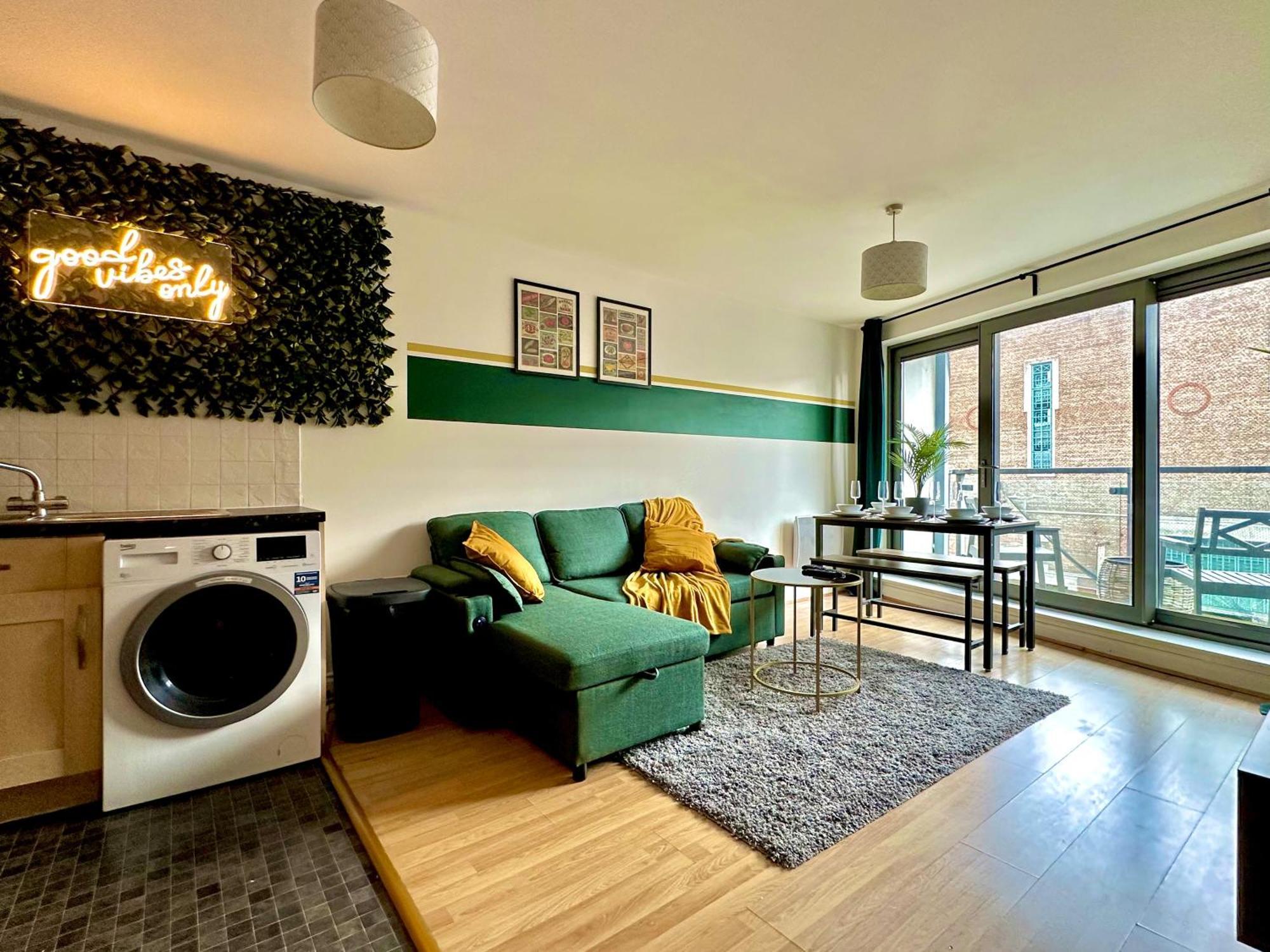 Watford Serviced Apartment, Free Parking, City Centre Exterior photo