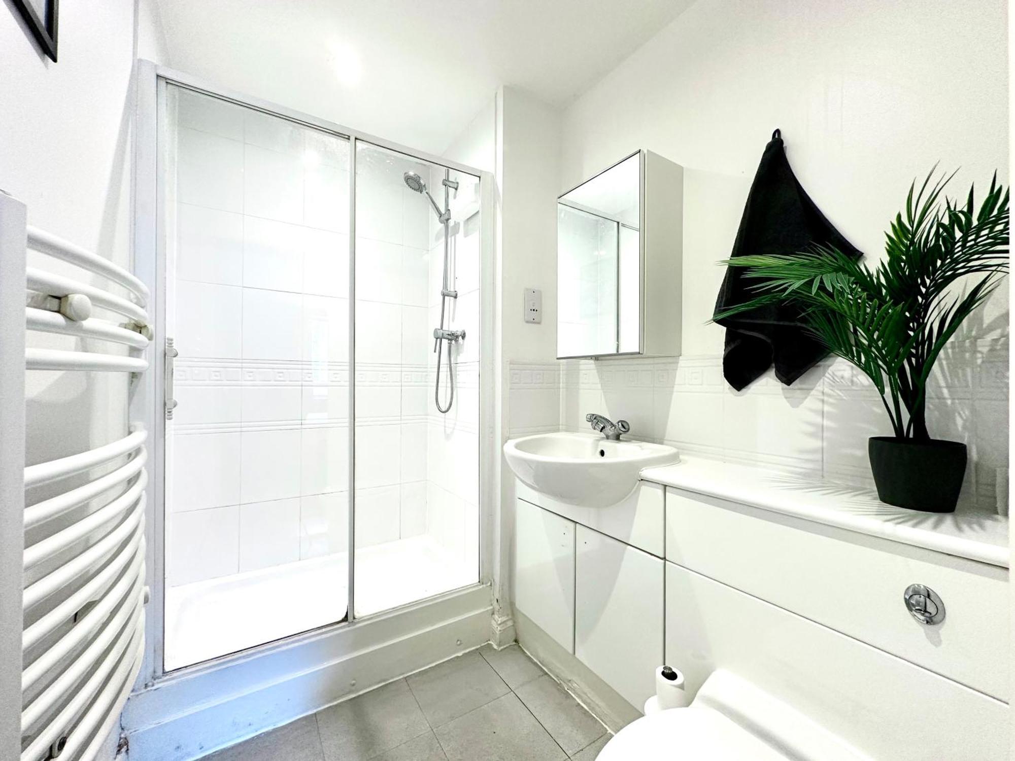 Watford Serviced Apartment, Free Parking, City Centre Exterior photo